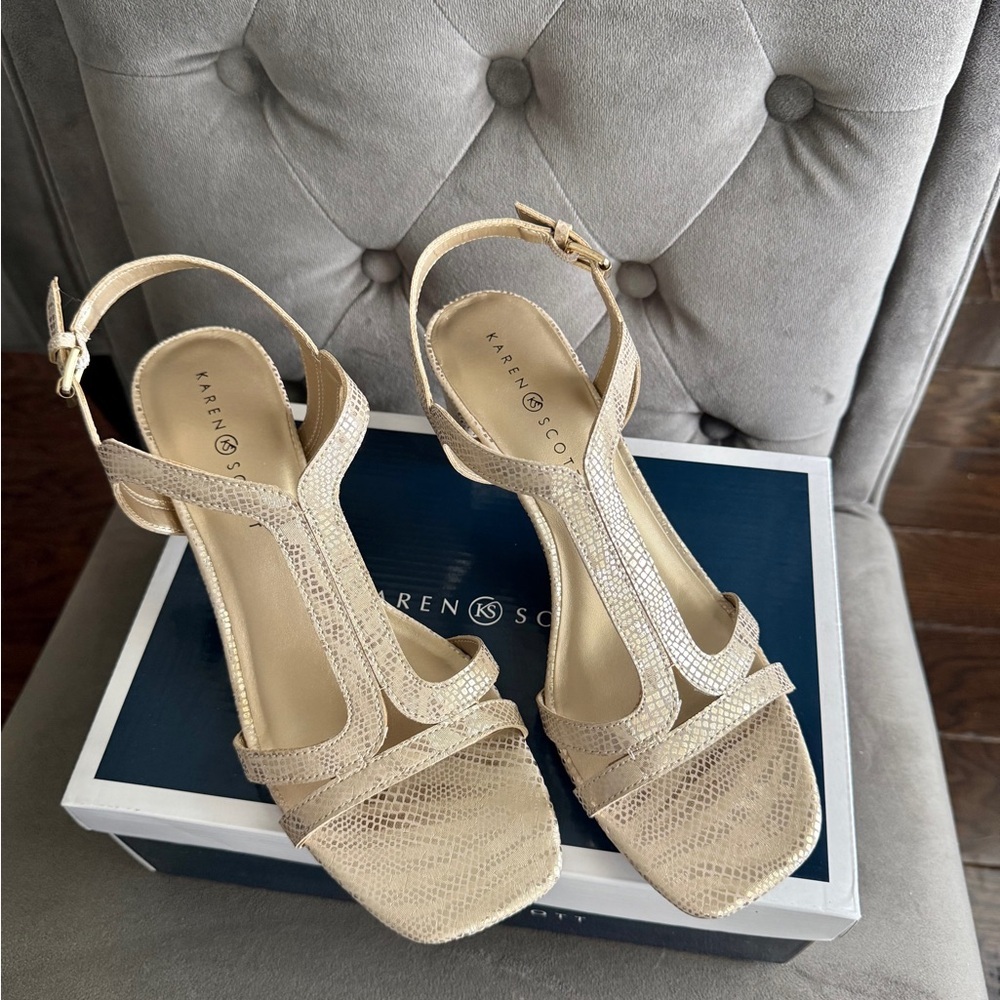 🚨🔻Karen Scott Women's Elegant Gold Heels || 10 M || BNWB - Picture 3 of 3